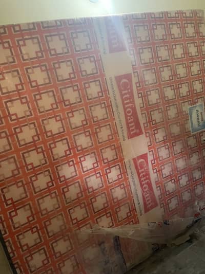 New mattresses ha king size ma aik mahani yazaie kai ha
