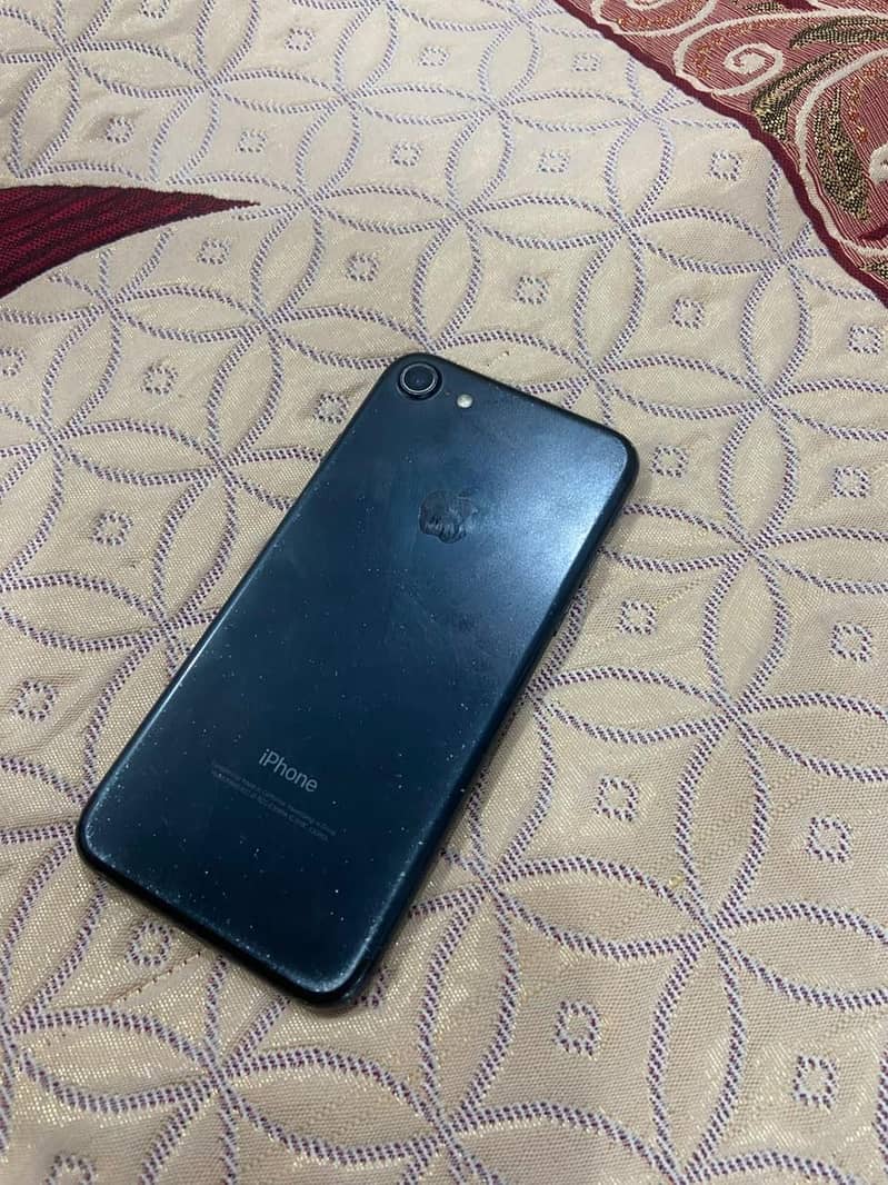 Apple iPhone 7 0