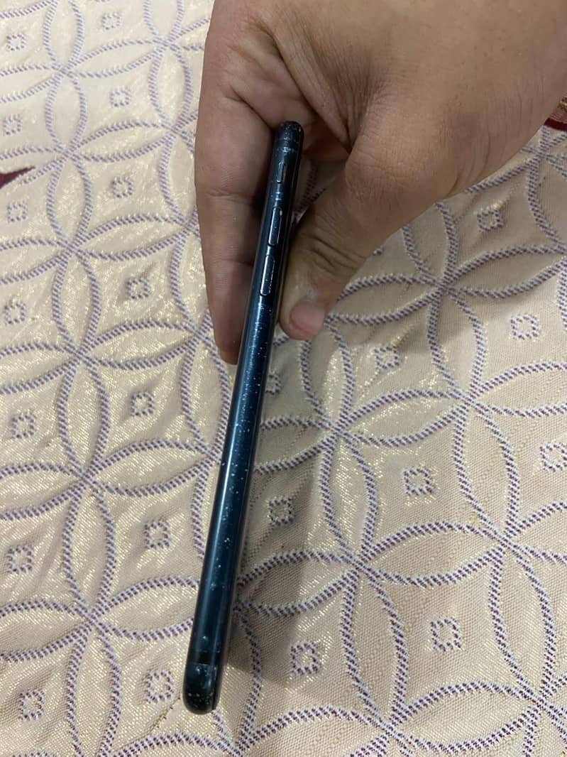 Apple iPhone 7 2
