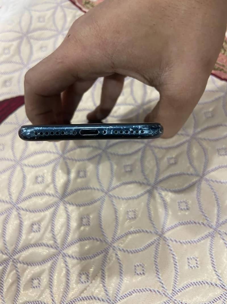 Apple iPhone 7 3