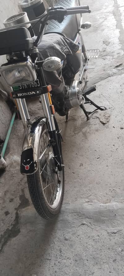 Honda CG 125 black colour 2010 model all Punjab number good condition