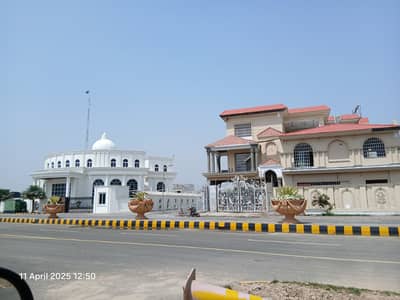 1 Kanal Beautiful Corner Plot For Sale