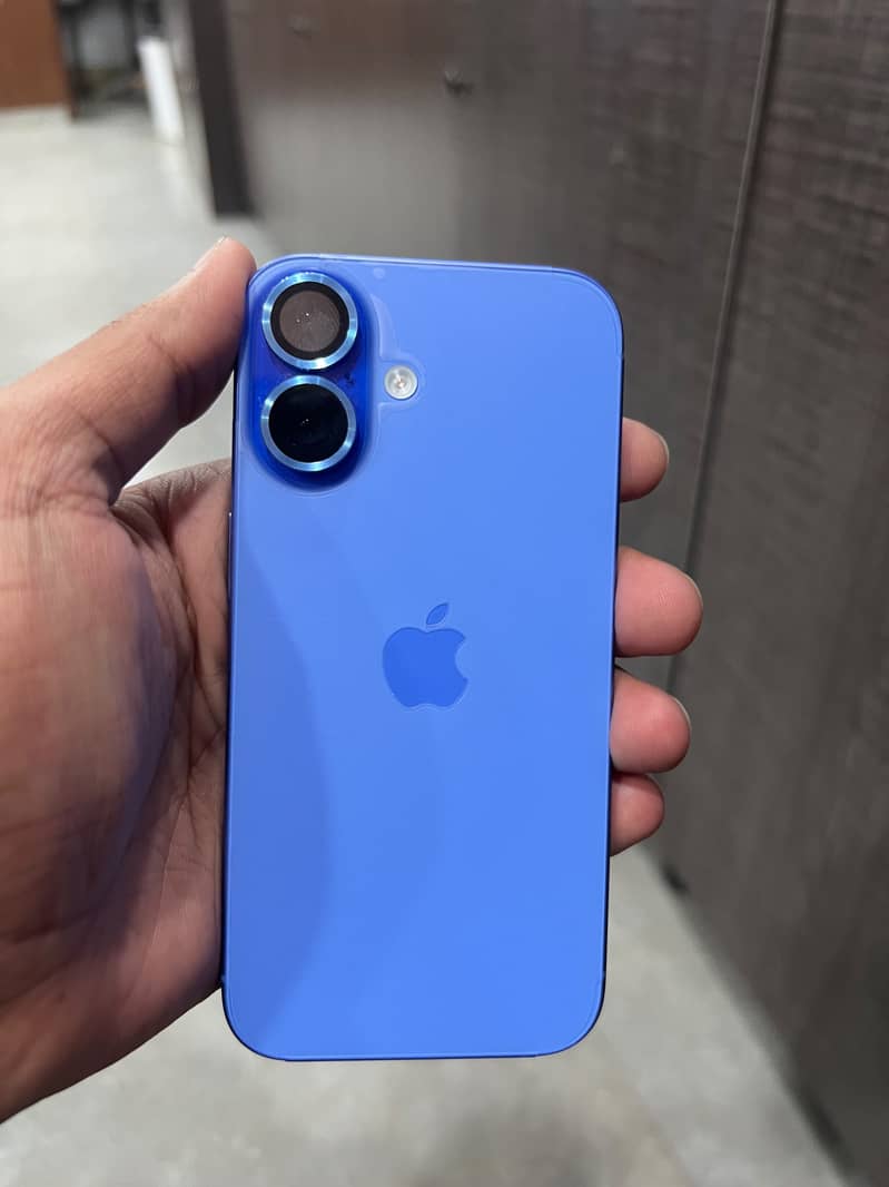 Apple iPhone 16 2