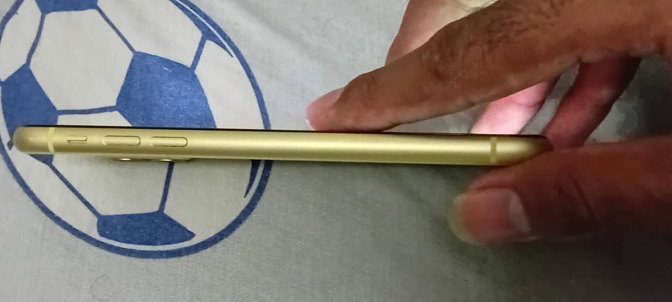 Apple iPhone 11 3