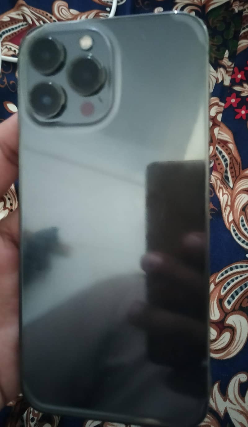 Apple iPhone 13 Pro Max 3