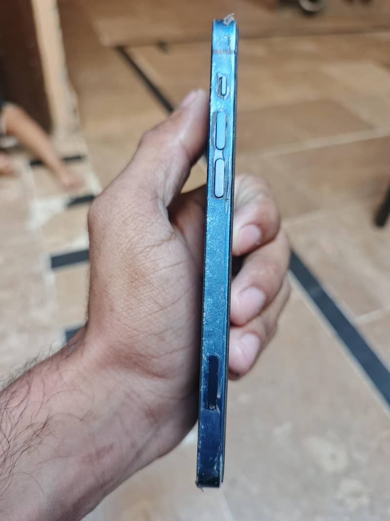 Apple iPhone 12 1
