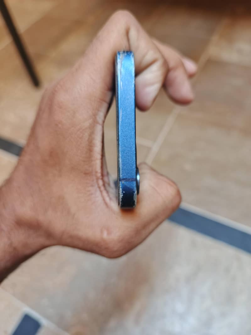 Apple iPhone 12 4