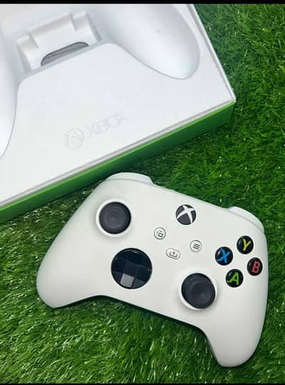 Urgent Selling Xbox Series X/S wireless controller new