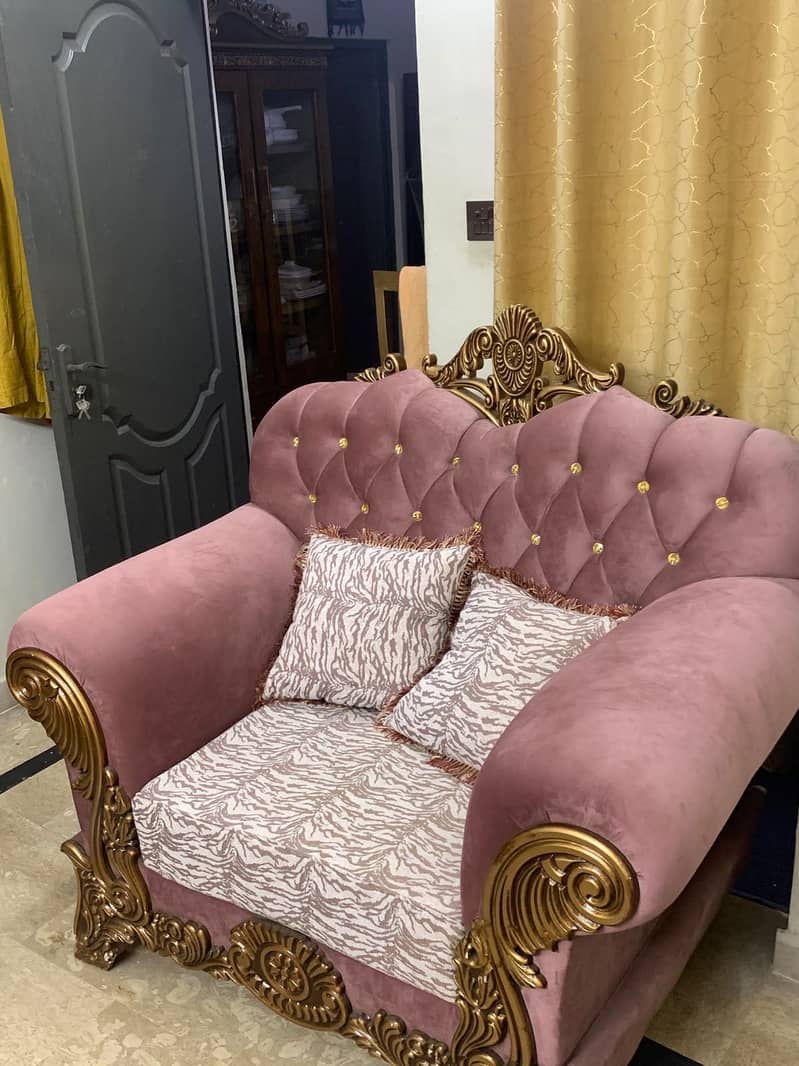 Crown design sofa set 1