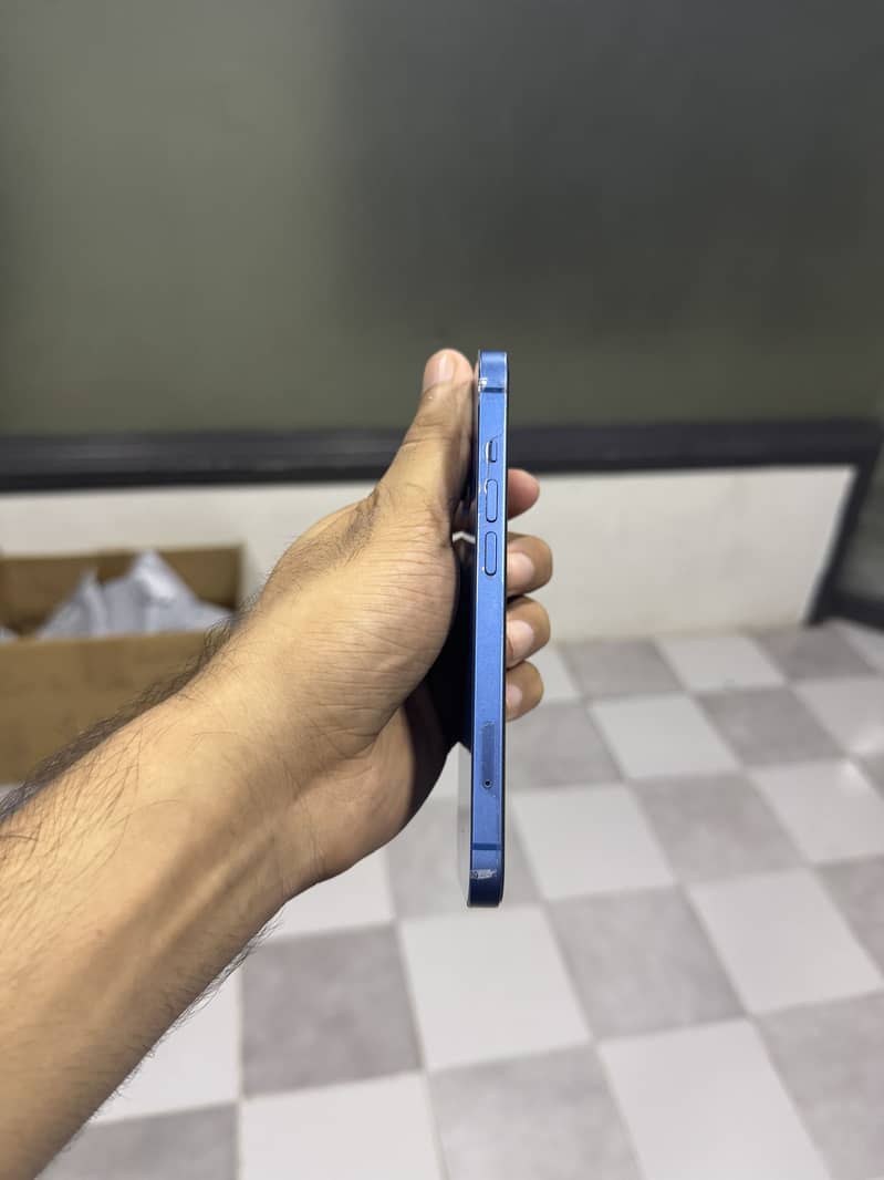 Apple iPhone 13 2