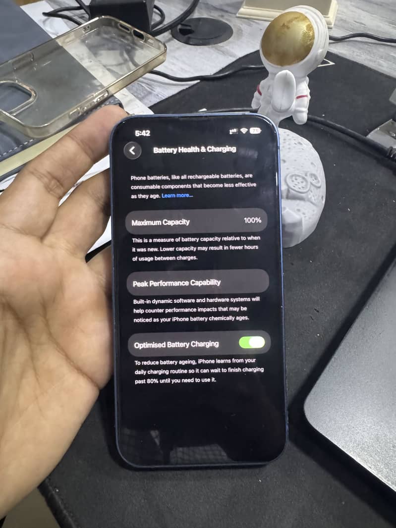 Apple iPhone 13 5