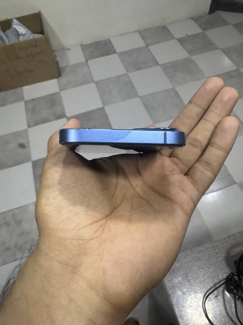 Apple iPhone 13 6