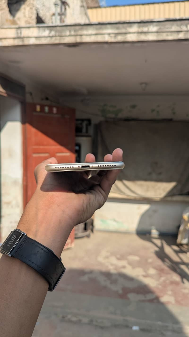 Apple iPhone 7 Plus 0