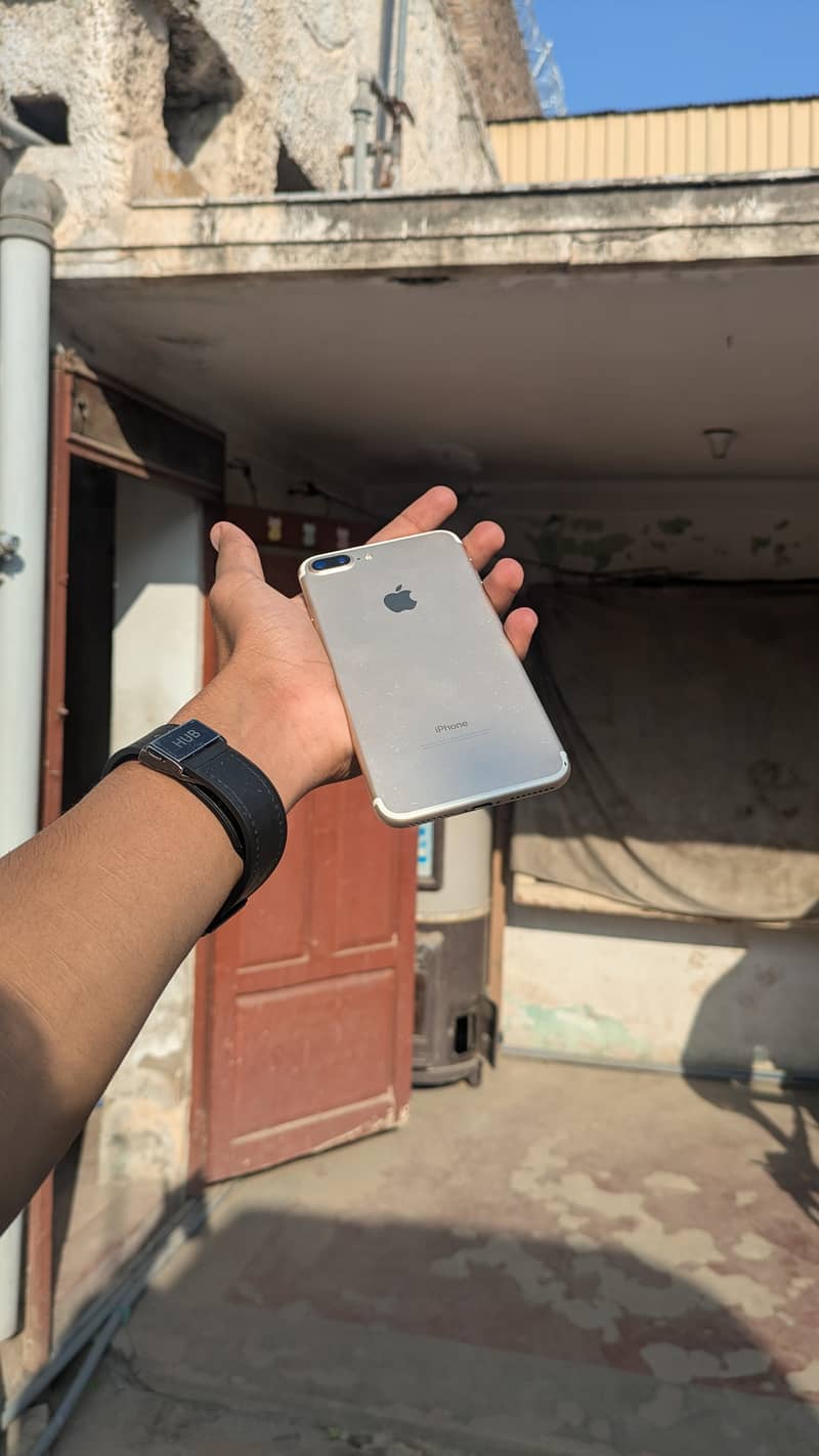 Apple iPhone 7 Plus 1