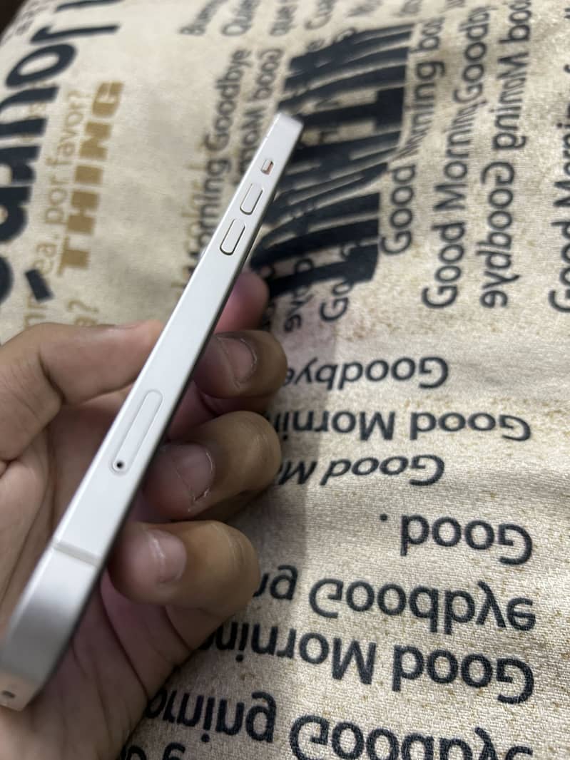 Apple iPhone 13 5