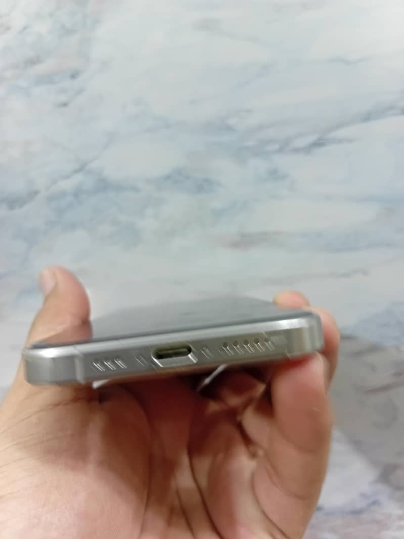 Apple iPhone 16 Pro 5