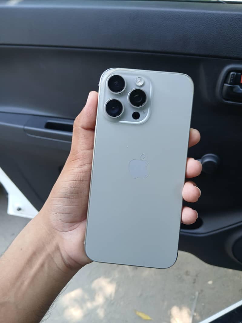 Apple iPhone 15 Pro Max 1