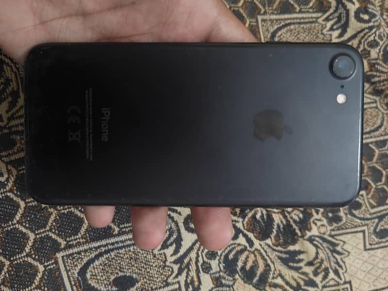 Apple iPhone 7 0