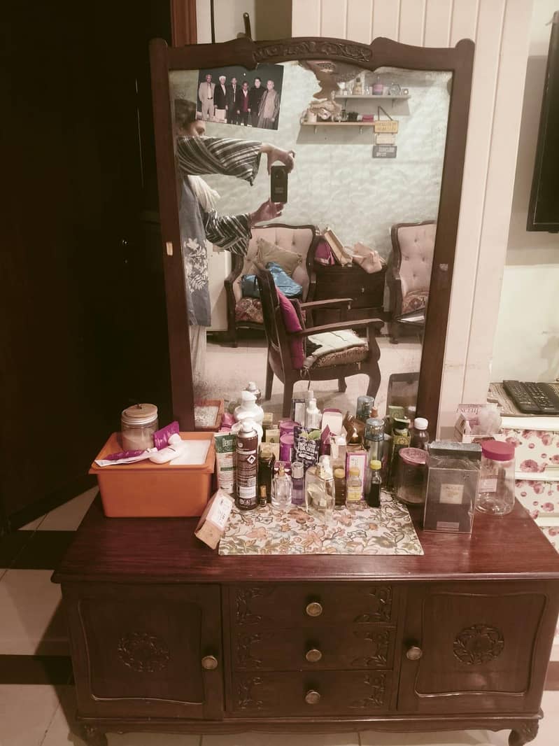 SOLID WOOD 2 single Beds and Dressing Table 4