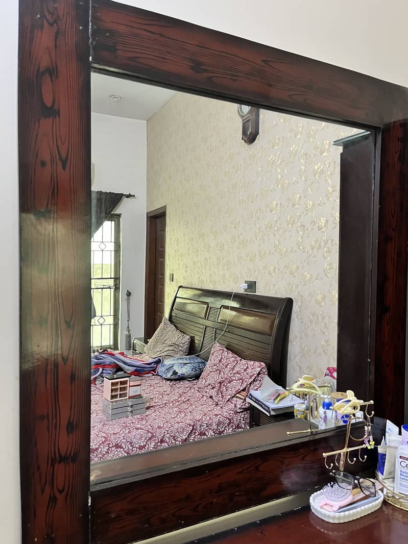 Dressing table with mirror 0