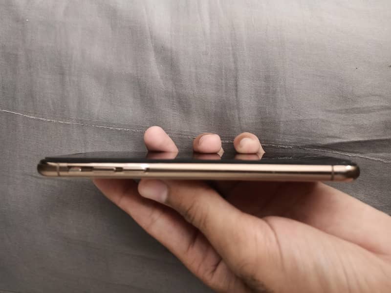 iphone xs 3
