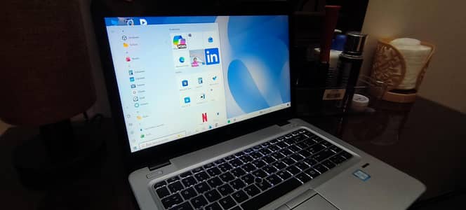 hp elitebook 840 G3 touch 8 GB ram 256 GB SSD Sandisk