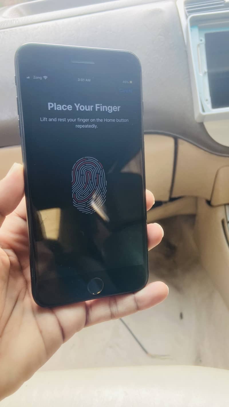 Apple iPhone 7 Plus 1