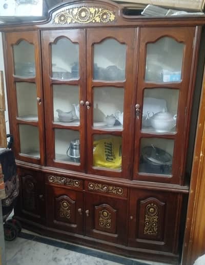 Crockery Showcase, Batronon wali almari