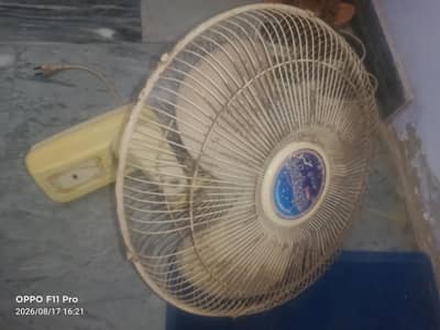 running fan hai zabardast hai chalta huwa pankha sale kr Raha hn