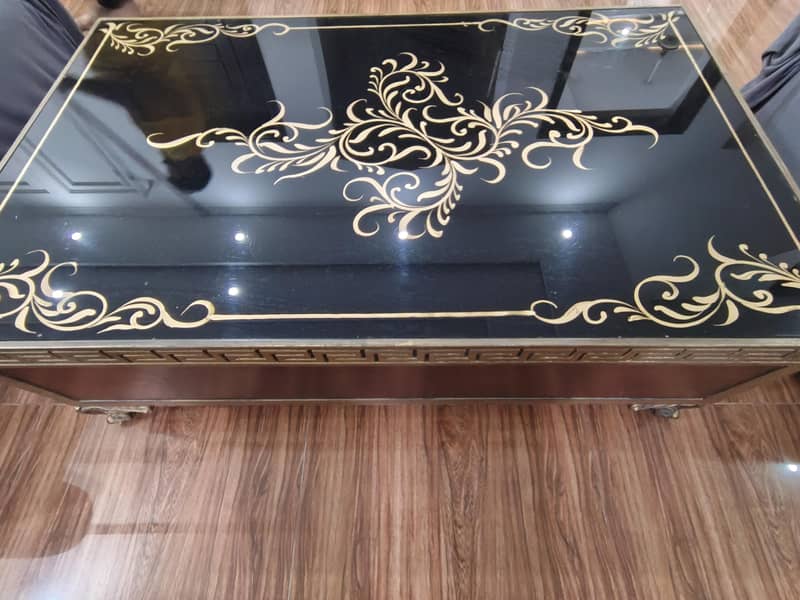 Center Table 0