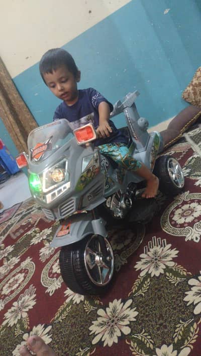 Battery Operated 3 Wheels Bike