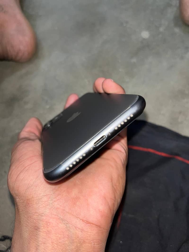 Apple iPhone 11 3