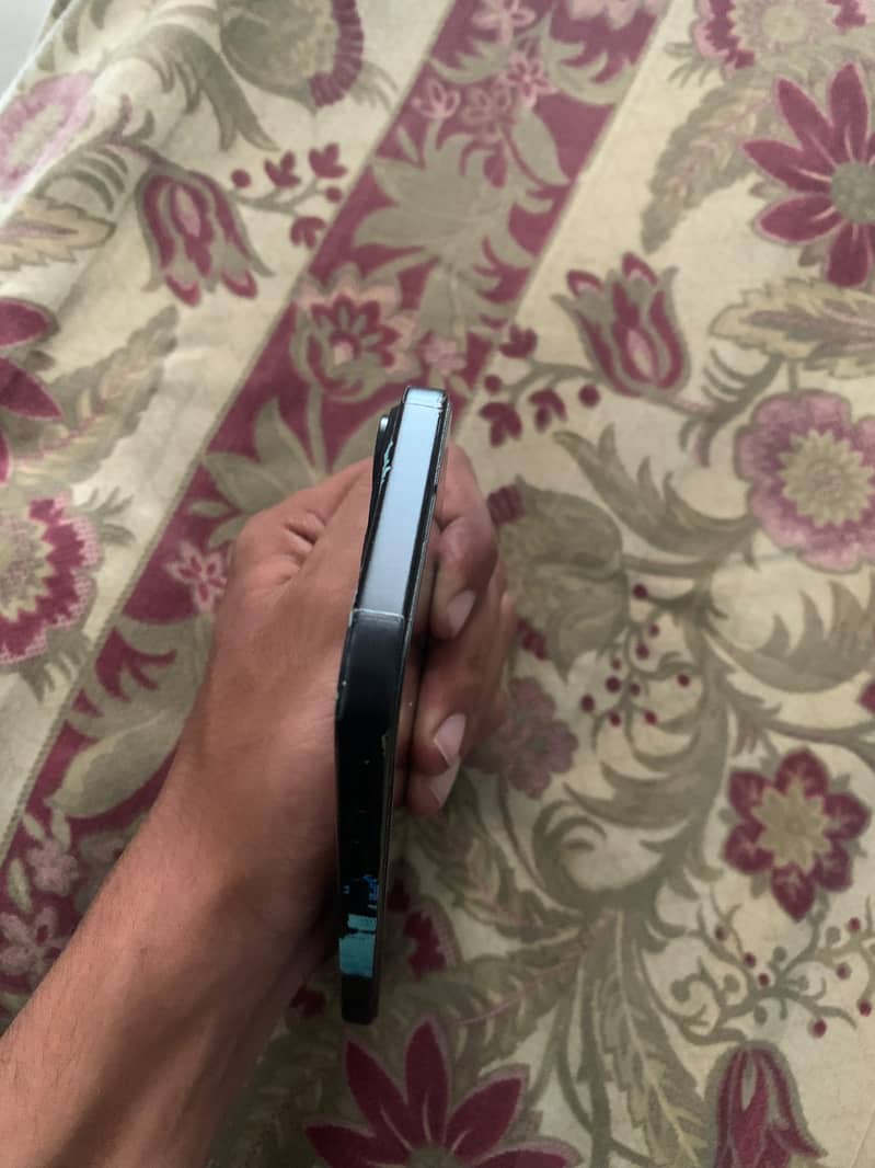 Apple iPhone 15 11