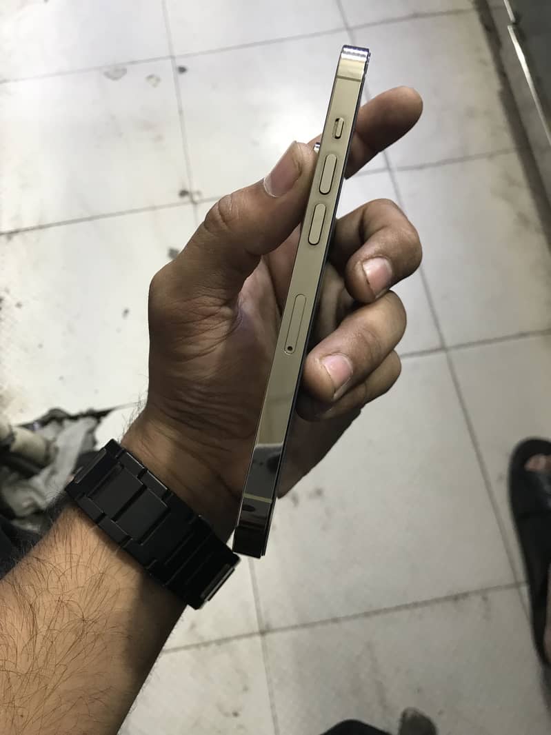 Apple iPhone 14 Pro 4