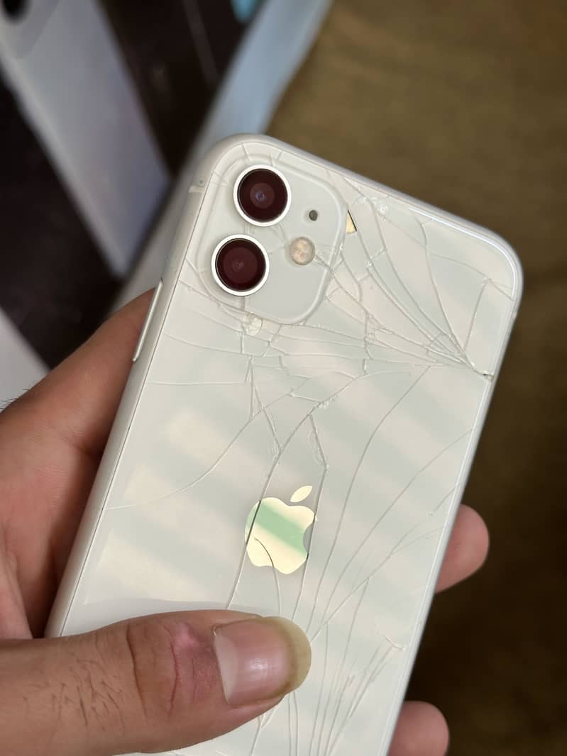 Apple iPhone 11 3