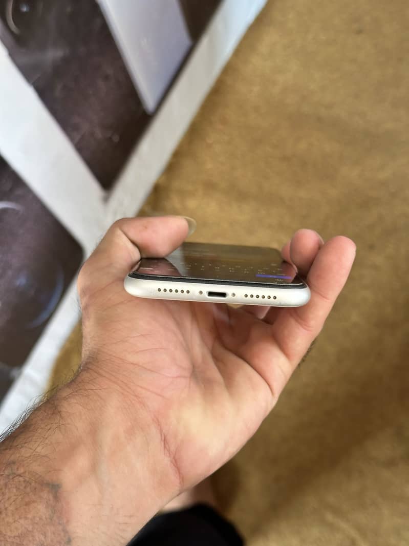 Apple iPhone 11 7