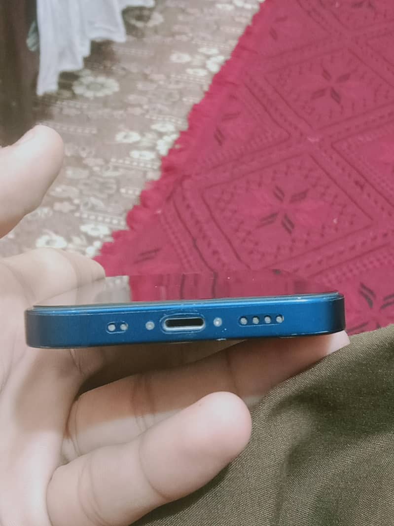 iphone 12 mini 4