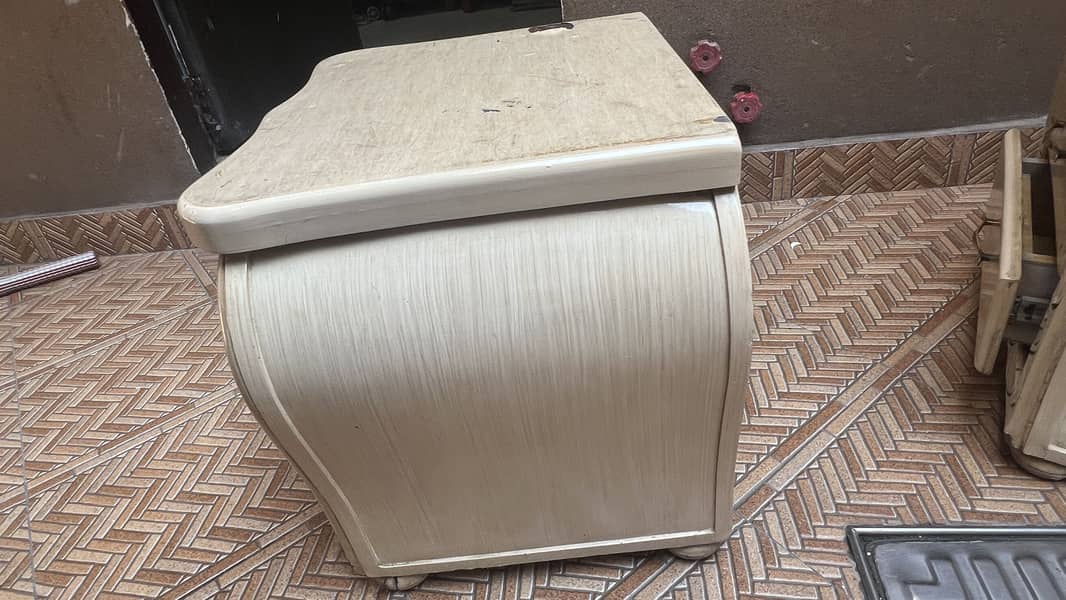 Small dressing tables 8