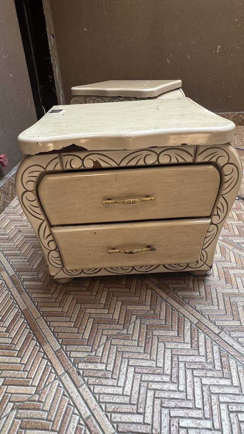 Small dressing tables 9