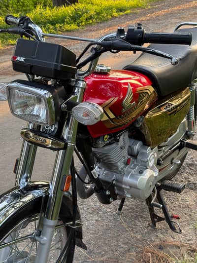 Honda 125 gold