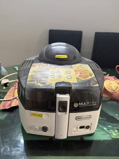 De’Longhi Multify Classic Air Fryer / Multicooker – Black/Grey