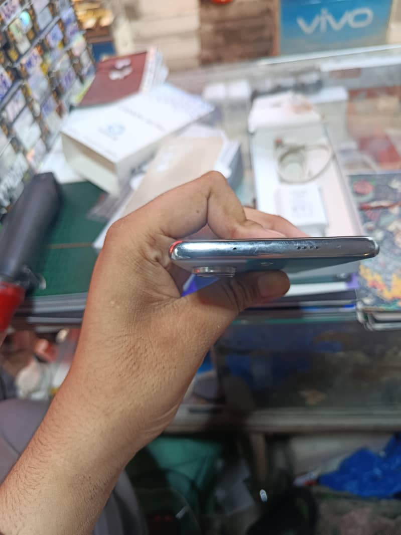 Tecno Camon 40 pro 4