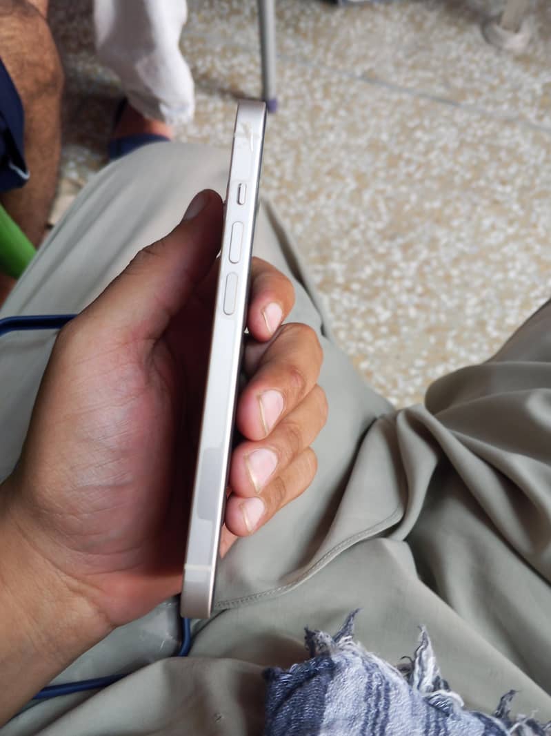 Apple iPhone 14 9