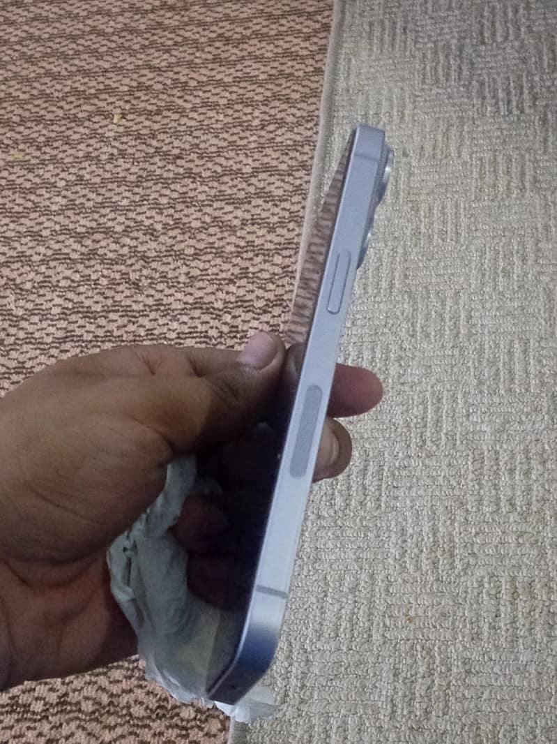 Apple iPhone 14 3