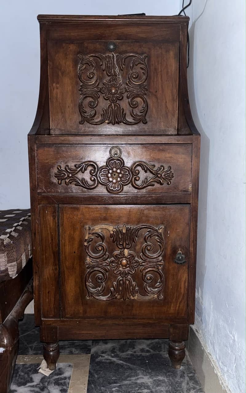 Side tables 1