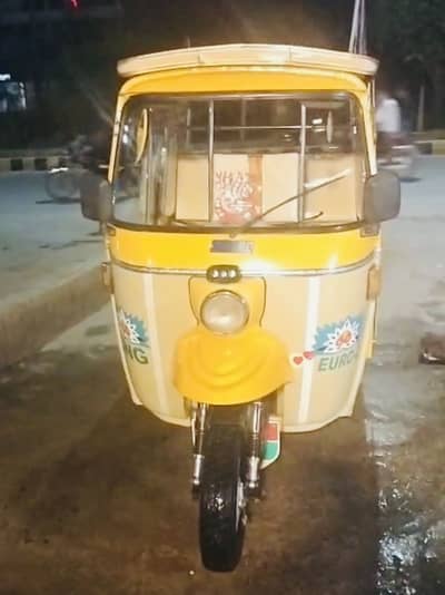 tez rafter Rickshaw 9 seater   2000 km. drive 03227999911
