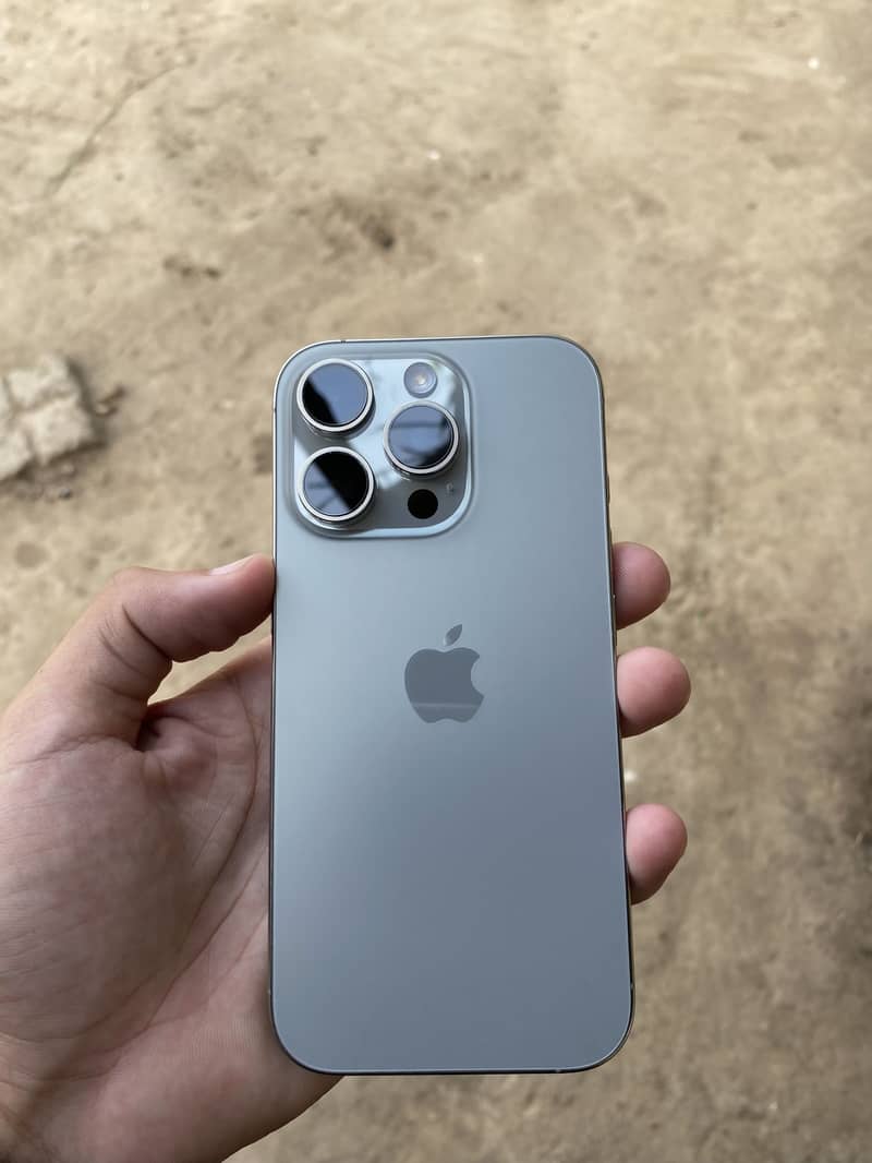 Apple iPhone 16 Pro 0