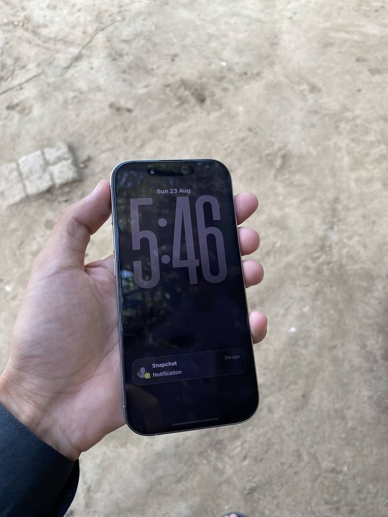 Apple iPhone 16 Pro 3