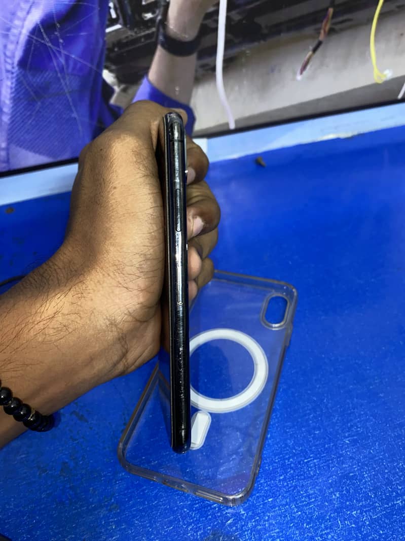 Apple iPhone X 3
