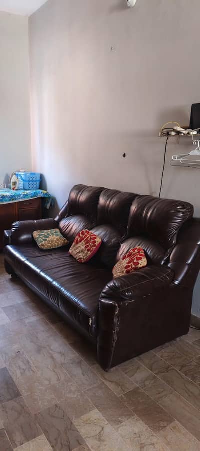 5 seater ragzine sofa set-Excellent condition .